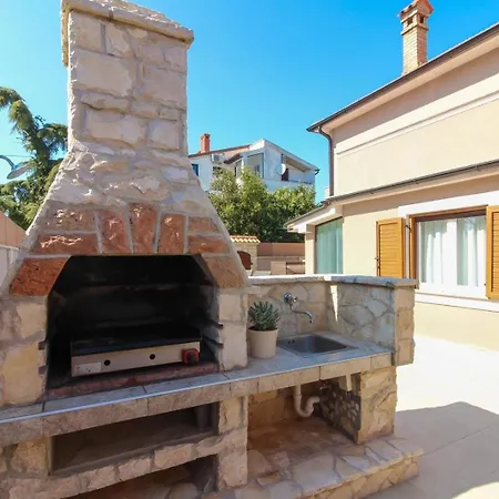 Holiday home Mit Privatpool Fuer 5 Personen Ca 150 Qm In Pula, Istrien Istrische Riviera *
